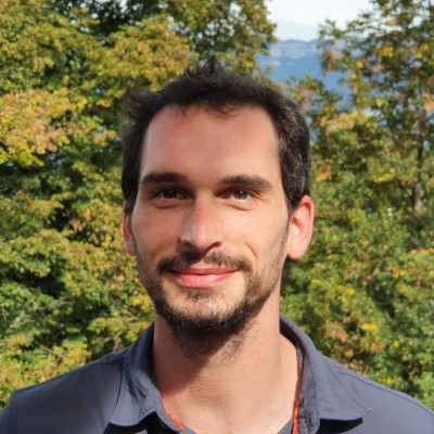 Tom BAUER